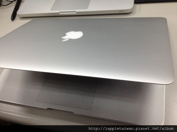 Apple_MacBookAir_14