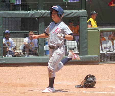 日本四番松本大輝(右)單場4支3、3打點2得分，助球隊開紅盤.JPG