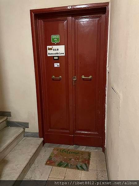 。羅馬住宿 // 鄰近車站無早餐的市景公寓房 Hostel 