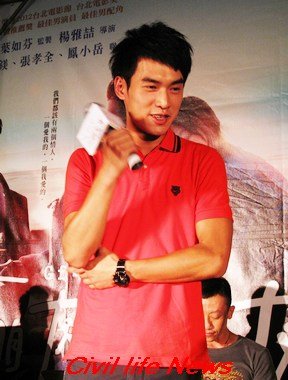 女朋友男朋友_張書豪被拱上台唱苦海女神龍