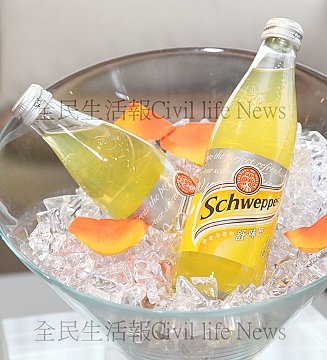 Schweppes「香芒甜橙」口味：甘甜芒果味加上清新橙香的巧妙搭配，共譜酸甜合諧，洋溢著濃厚的南國風情。.JPG