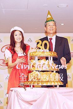 A包美人」林依晨共同歡慶統一麵包30週年.jpg