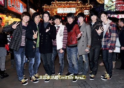 吳建恆與U-KISS合照.jpg