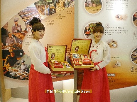 %AD秋佳節前夕，現場展示多款中秋禮盒。.JPG