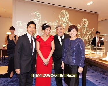 ager Taiwan)Melody Lu呂玉鳳小姐於Tiara Wall冠冕之牆前合影.jpg
