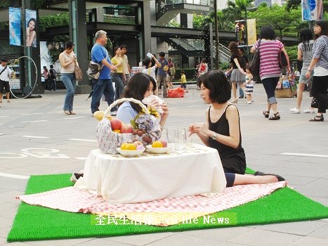 圖三 信義區街頭野餐-1.jpg