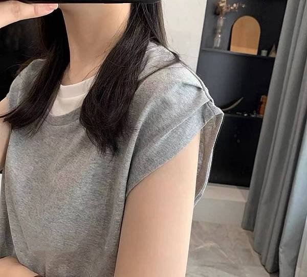 👉🏻無需搭配輕鬆穿出層次感的假兩件T