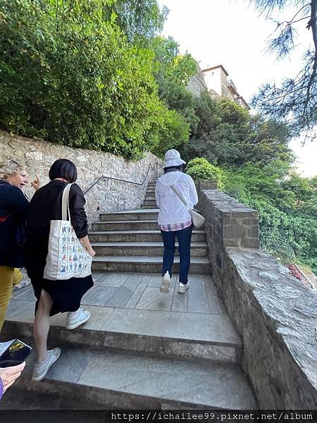 《希臘之旅》#第一個蓋在天空中的修道院_ROUSSANOU 