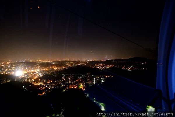 貓空龍門客棧夜景.jpg