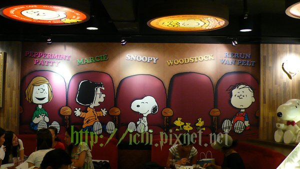 牆壁的snoopy and Marcie