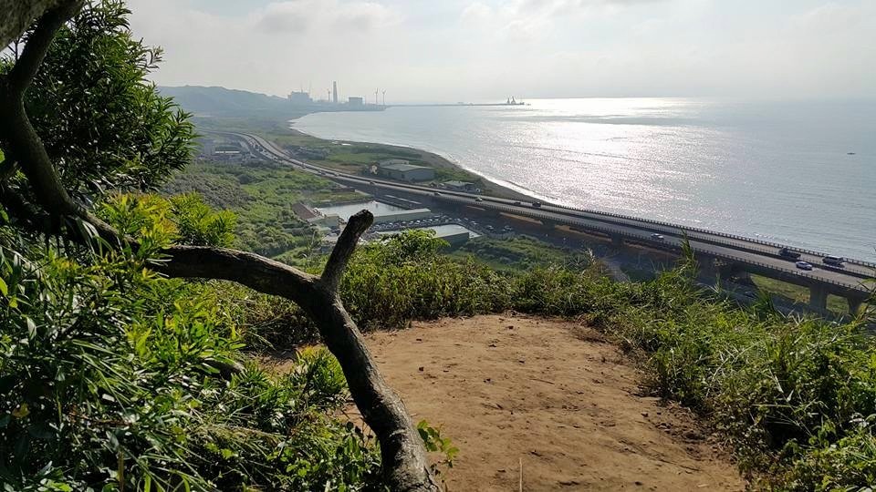 【新北景點】林口太平嶺‧夕陽暮色│西濱‧台61線車軌夜景│怎