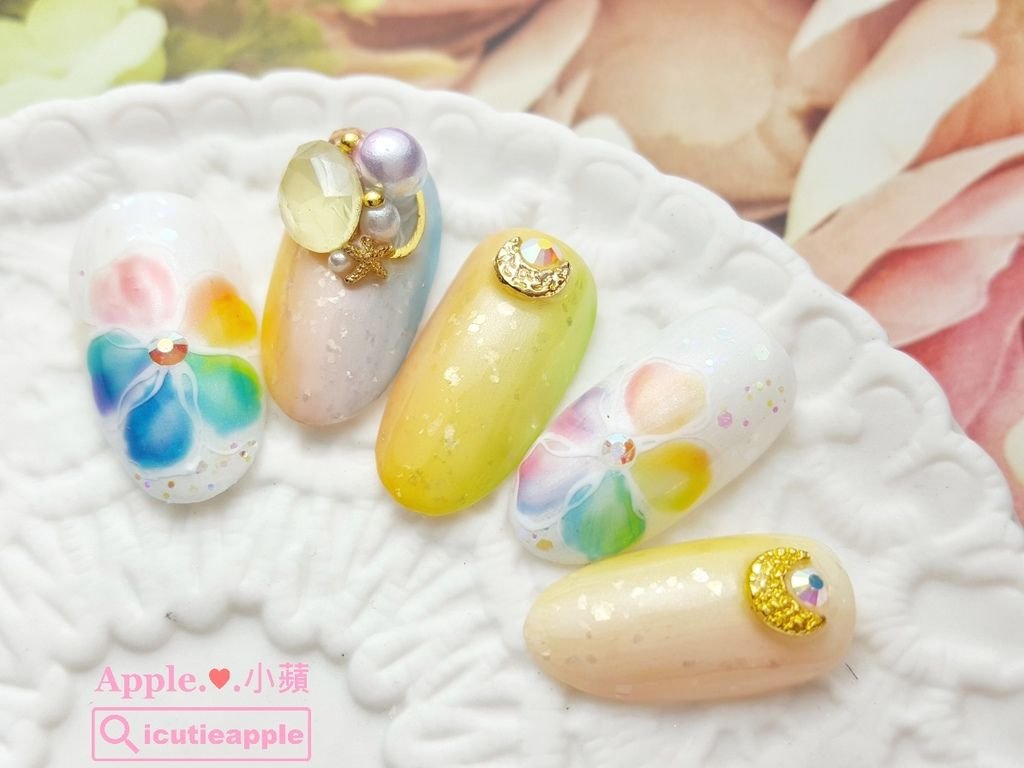 ETJ-40：上一款的果凍色彩繪應用「清涼夢幻的疊色花朵」，與這裡的果凍色漸層，可以搭配成一組完整的作品，是不是很繽紛夢幻呢^^