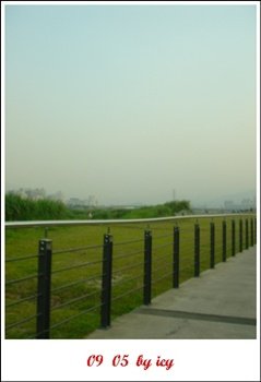 新店到碧潭，騎車一定要聊天才行吶。 (3).JPG
