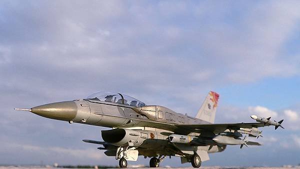 F-16D_001.jpg