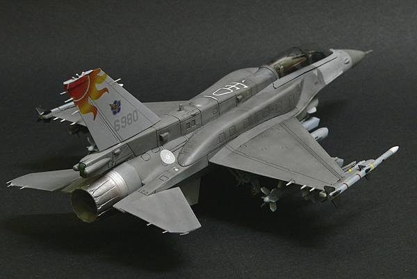 F-16D_01.jpg