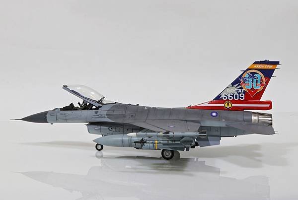 F-16A_814-aniversary_003.jpg