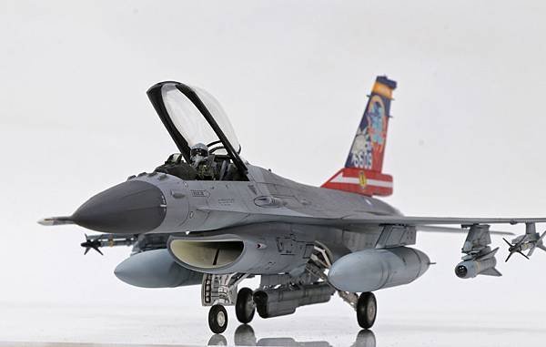 F-16A_814-aniversary_005.jpg