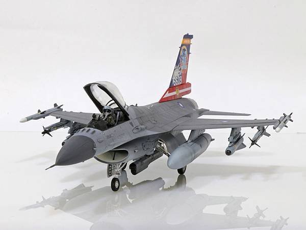 F-16A_814-aniversary_006.jpg