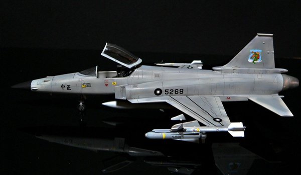 F-20 Hasegawa 1-72 ROCAF -009.jpg