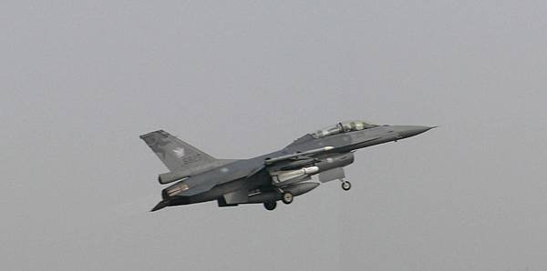 F-16B.jpg