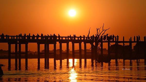 U-Bein Bridge sunset far lake view