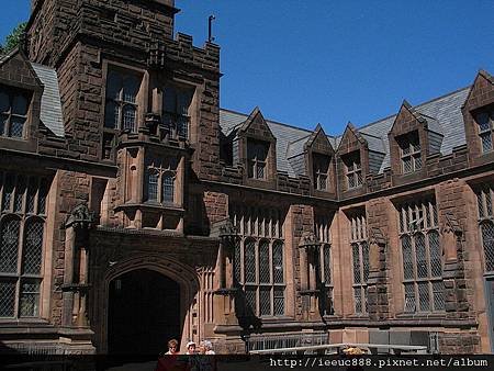 800px-PrincetonCourtyard.jpg