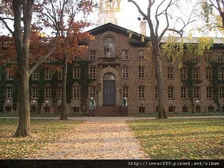 Nassau_hall_princeton_university.jpg