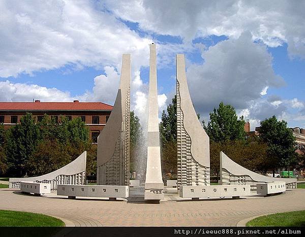 771px-Purdue_Engineering_Fountain.JPG