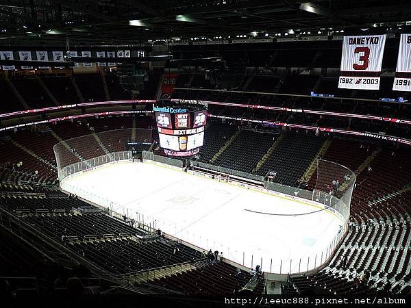 800px-Prudential_Center_hockey_rink.jpg