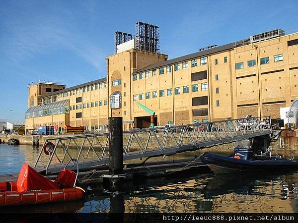 800px-National_Oceanography_Centre_Southampton_UK_seen_from_waterfront.jpg