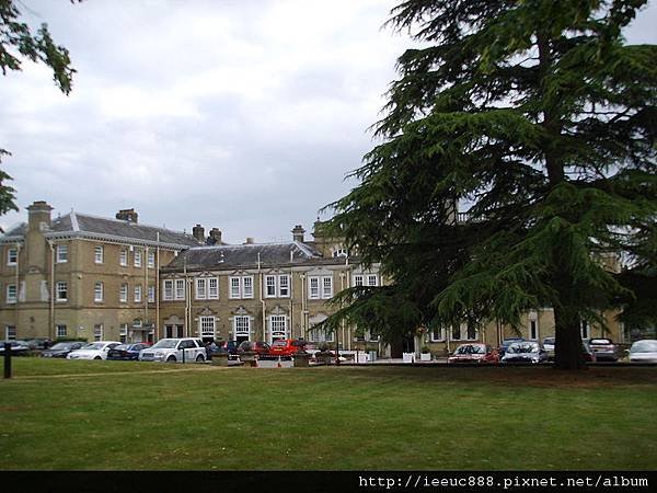 800px-ChilworthManor.JPG