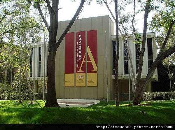 800px-052707-020-USCAnnenberg.jpg
