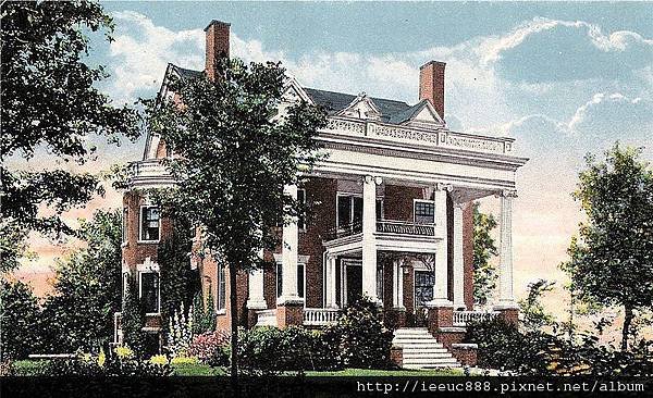 800px-UND_President&apos;s_Mansion_circa_1919.jpg