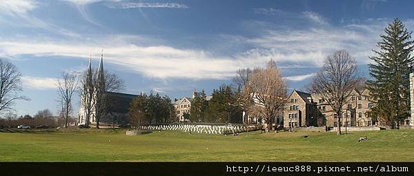 800px-Villanova_University_A_panoramic_shot.jpg