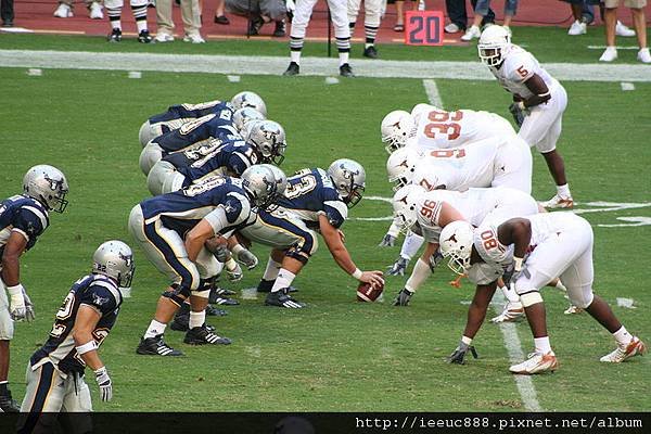 800px-College_football_-_Rice_Owls_vs_Texas_Longhorns.jpg