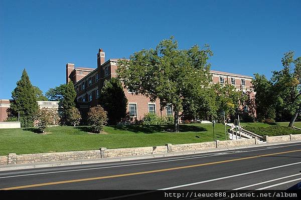 800px-Carlson_Hall_University_of_Utah.jpeg