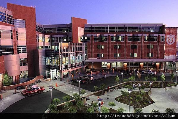 800px-University_of_Utah_Hospital_in_2009.JPG