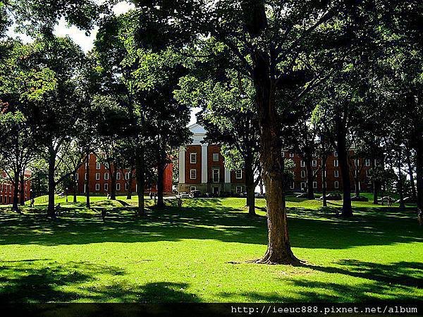 800px-Amherst_College_Main_Quad.jpg