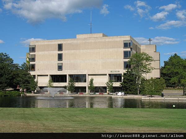 800px-James_H_Zumberge_Library.JPG