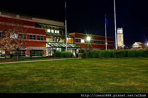 800px-GVSU_Student_Services_Building.JPG