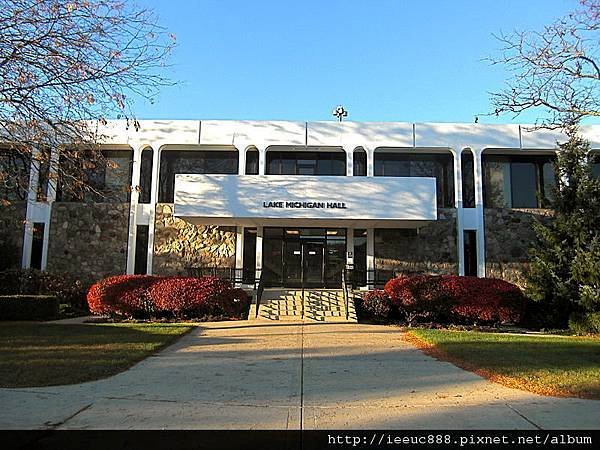 800px-GVSU_Lake_Michigan_Hall.JPG