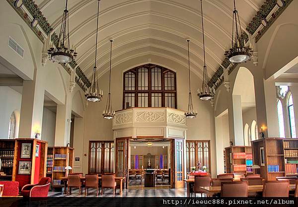 800px-Dominican-Old_Library-Chapel-2009-HDR.jpg