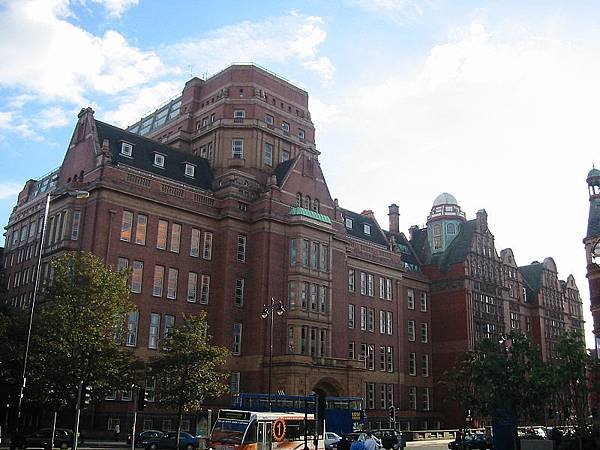 800px-UMIST_main_building_Whitworth_Street.jpg