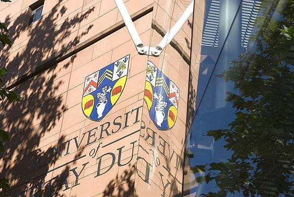 800px-University_of_Abertay_Dundee_logo