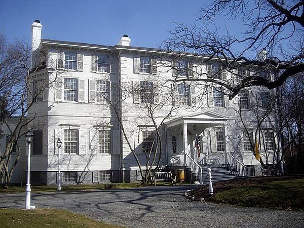 800px-Liberty-hall-elizabeth