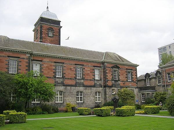 800px-Dundee_University