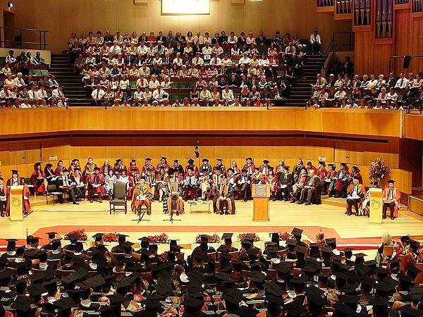 800px-Cardiff_University_Graduation_Ceremony