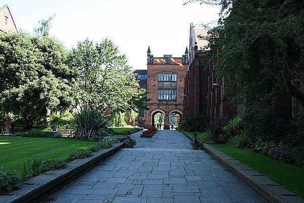 800px-Quadrangle_Newcastle_University