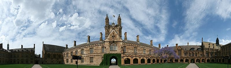 800px-SydneyUniversity_MainQuadrangle_panorama_270