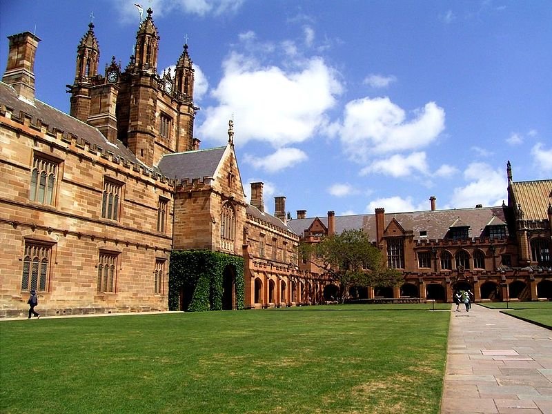 800px-University_of_Sydney_Main_Quadrangle